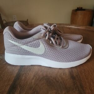 Nike Tanjun Amethyst Ash Running Shoes Womens sz 9.5